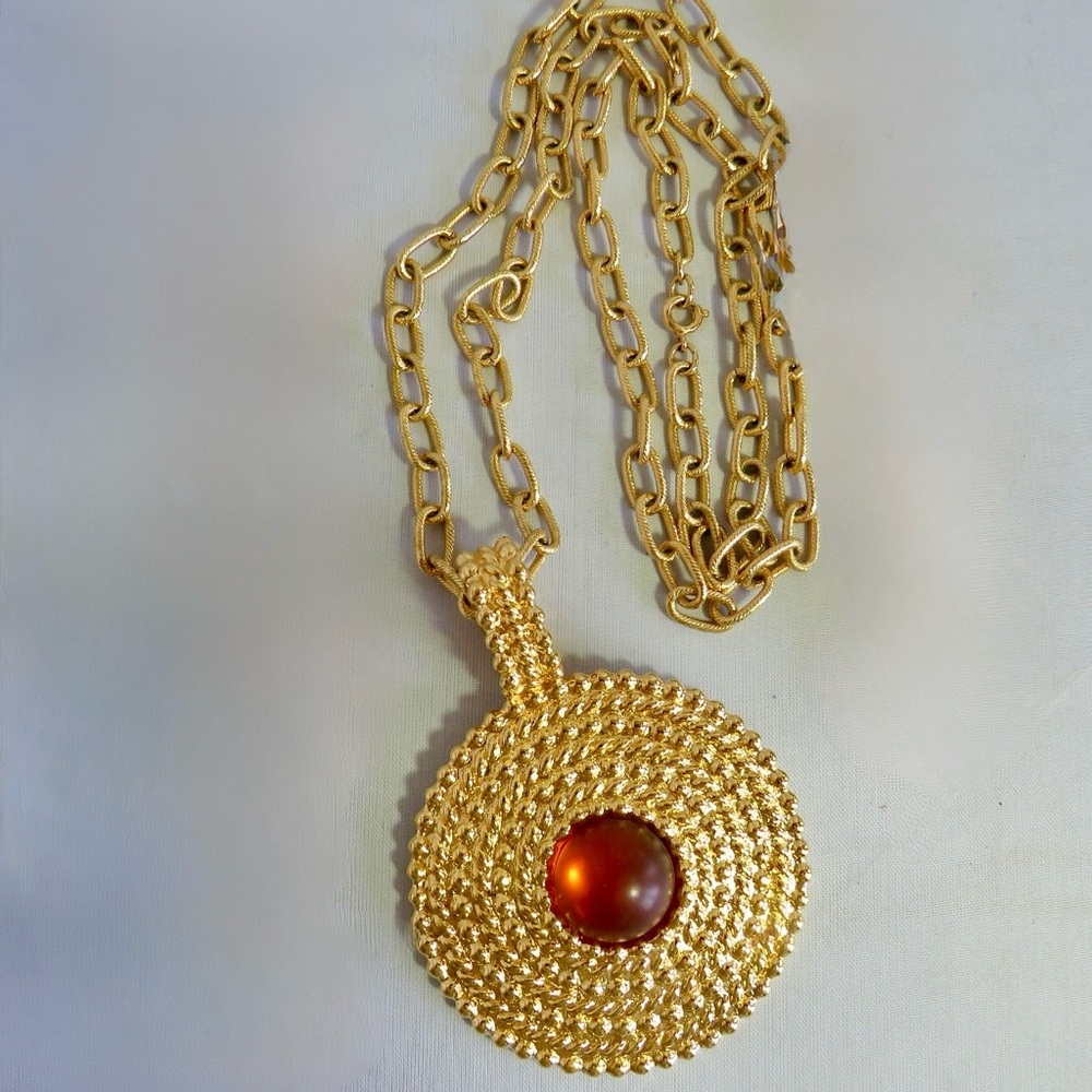 VTG Modern Avon Medallion Necklace - Picture 6 of 15